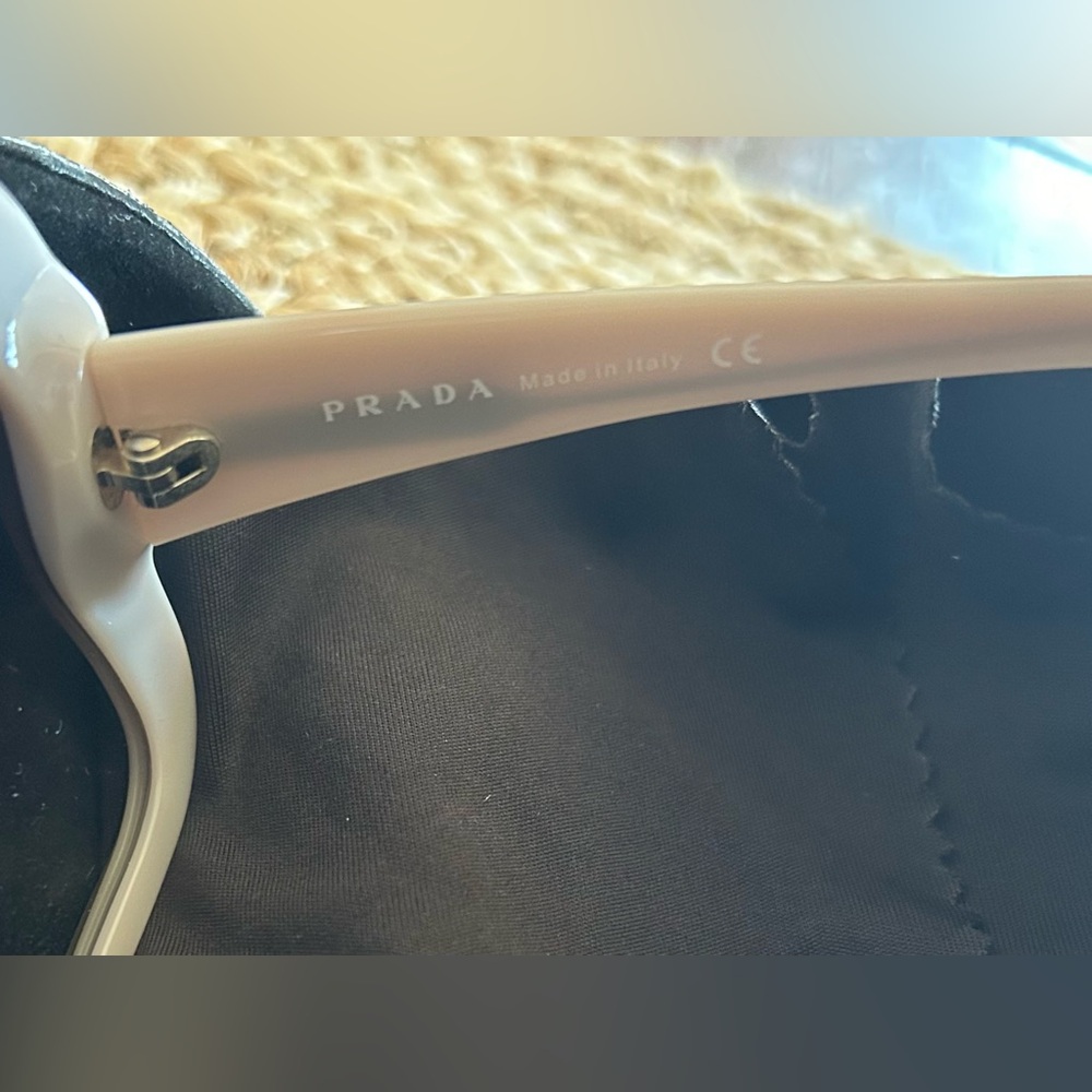 Prada sunglasses - Picture 5 of 9